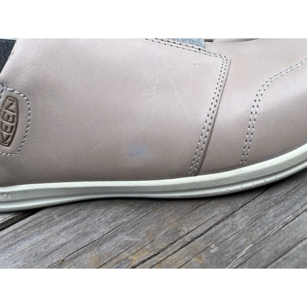 Keen lorelai women